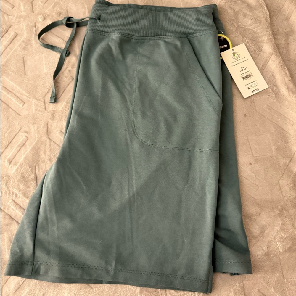 Athletic Works shorts XL